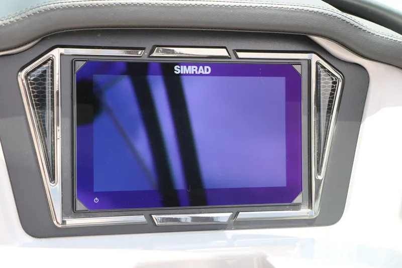 Slide: The Image of Simrad display on Chaparral 21 SSi 2026 boat. - 35