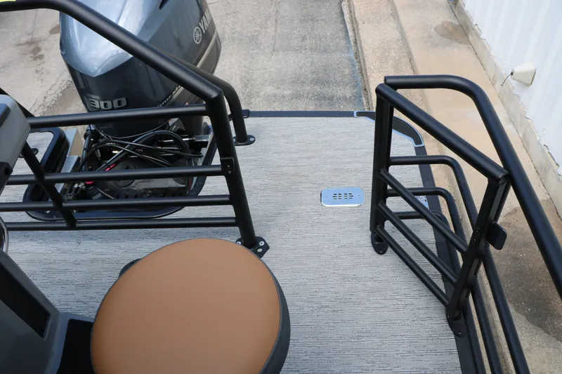 Slide: The Image of Sylvan L3 DLZ Bar 2026 with Yamaha 300 engine, deck view. - 38