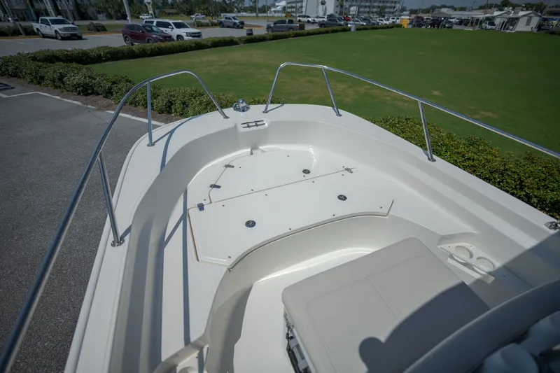 Slide: The Image of Boston Whaler 170 Montauk 2027 - 9