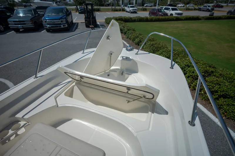 Slide: The Image of Boston Whaler 170 Montauk 2027 - 10