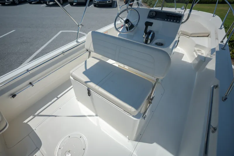 Slide: The Image of Boston Whaler 170 Montauk 2027 - 16