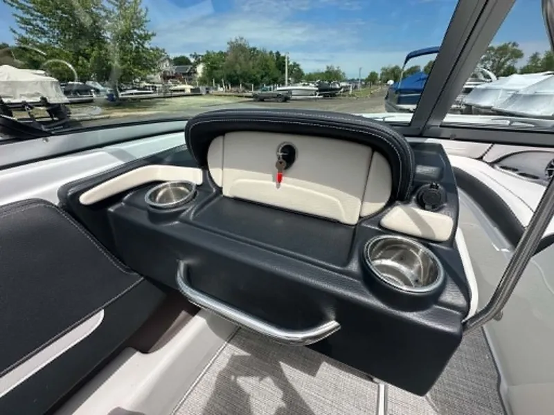 Slide: The Image of Crownline Boats 210 SS 2024 - 11