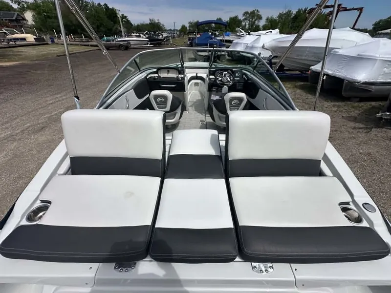 Slide: The Image of Crownline Boats 210 SS 2024 - 17