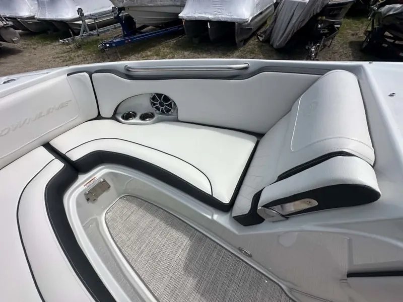Slide: The Image of Crownline Boats 210 SS 2024 - 4