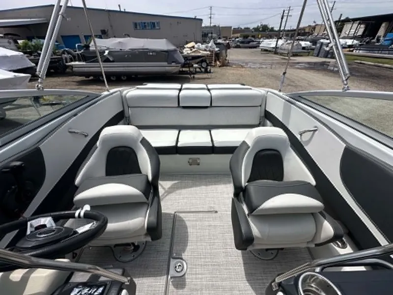 Slide: The Image of Crownline Boats 210 SS 2024 - 9
