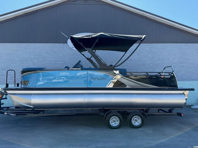 The Image of 2026 Avalon 2385 LSZ VRB pontoon boat with windshield, side view. - 1