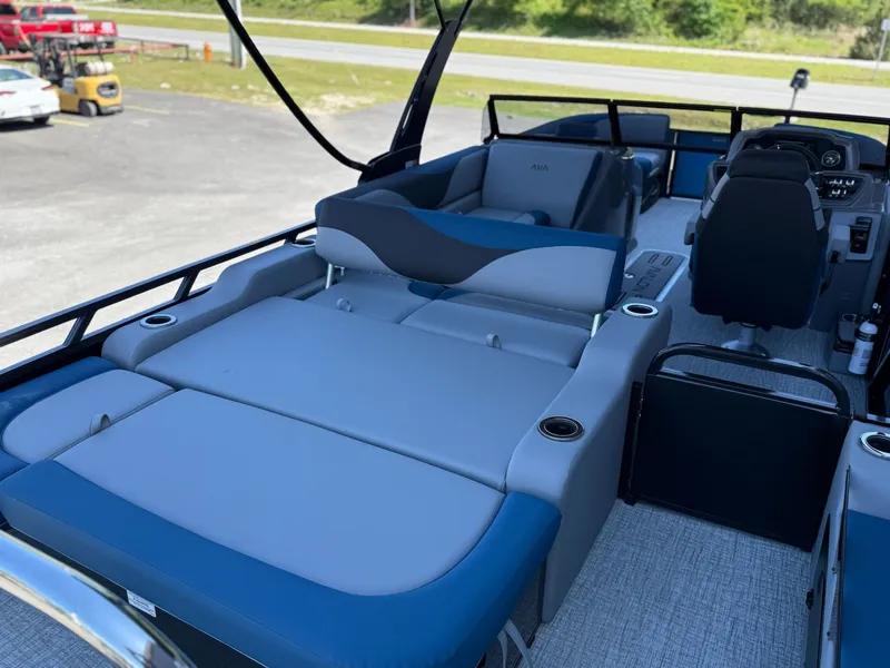 Slide: The Image of Interior of Avalon 2385 LSZ VRB Windshield 2026 with luxurious seating. - 16