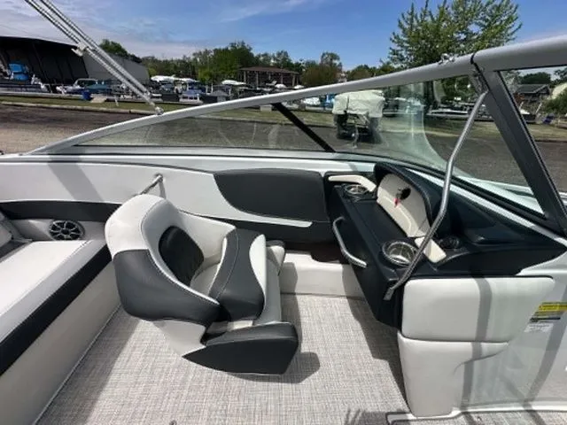 Slide: The Image of Crownline Boats 210 SS 2024 - 10