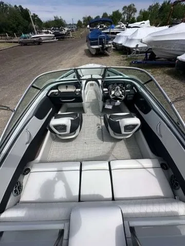 Slide: The Image of Crownline Boats 210 SS 2024 - 18