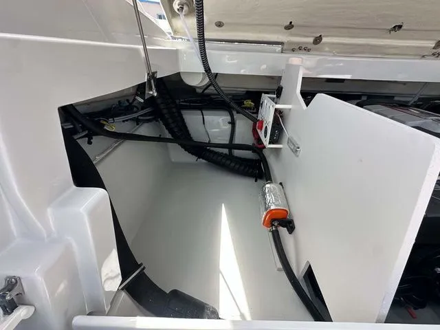 Slide: The Image of Crownline Boats 210 SS 2024 - 21