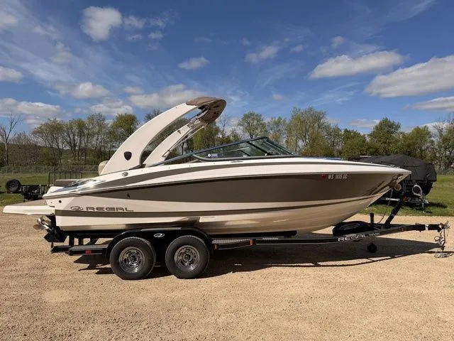 Slide: The Image of Regal 2300 Bowrider 2015 - 10