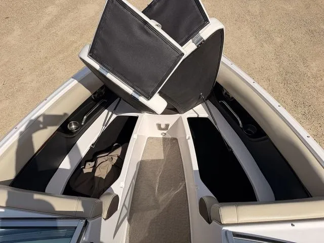 Slide: The Image of Regal 2300 Bowrider 2015 - 24