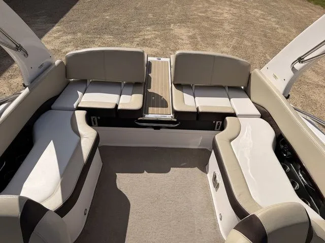 Slide: The Image of Regal 2300 Bowrider 2015 - 26