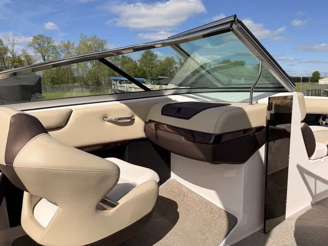 Slide: The Image of Regal 2300 Bowrider 2015 - 27