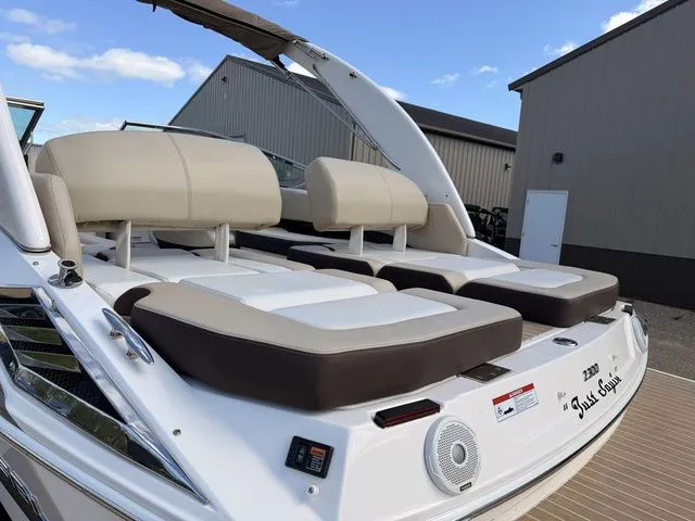 Slide: The Image of Regal 2300 Bowrider 2015 - 33