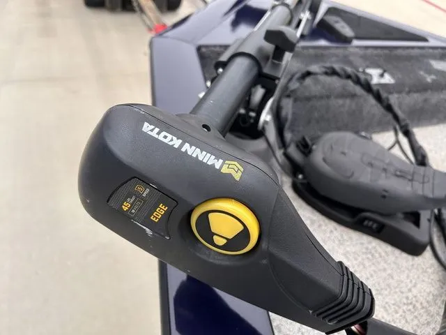 Slide: The Image of Minn Kota trolling motor on Tracker Pro Team 175 TXW 2022. - 8
