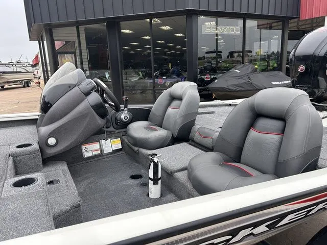 Slide: The Image of Interior of 2022 Tracker Pro Team 190 TX boat. - 7