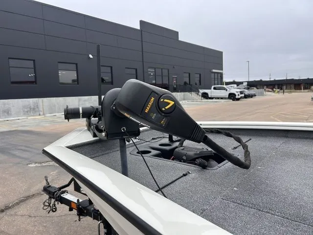 Slide: The Image of 2022 Tracker Pro Team 190 TX boat with Minn Kota trolling motor. - 8