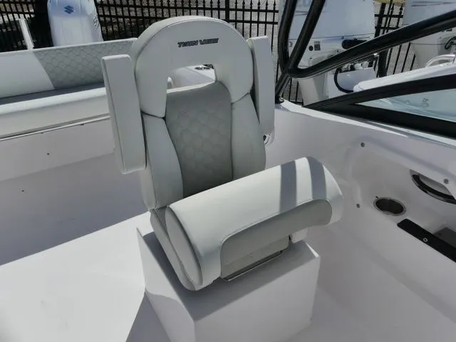 Slide: The Image of Twin Vee 240 GFX DUAL CONSOLE 2026 - 12