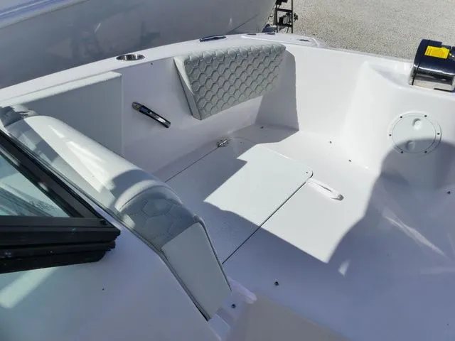 Slide: The Image of Twin Vee 240 GFX DUAL CONSOLE 2026 - 16