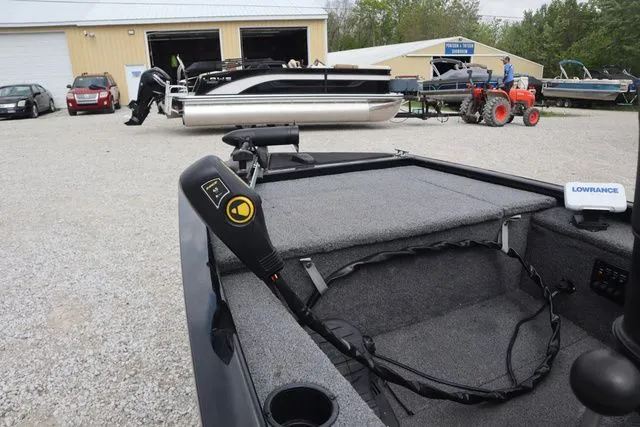 Slide: The Image of Tracker Panfish 16 2019 - 7