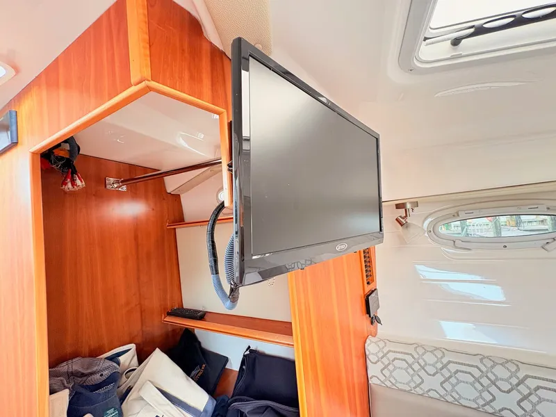 Slide: The Image of Cutwater 288 Coupe 2022 - 17