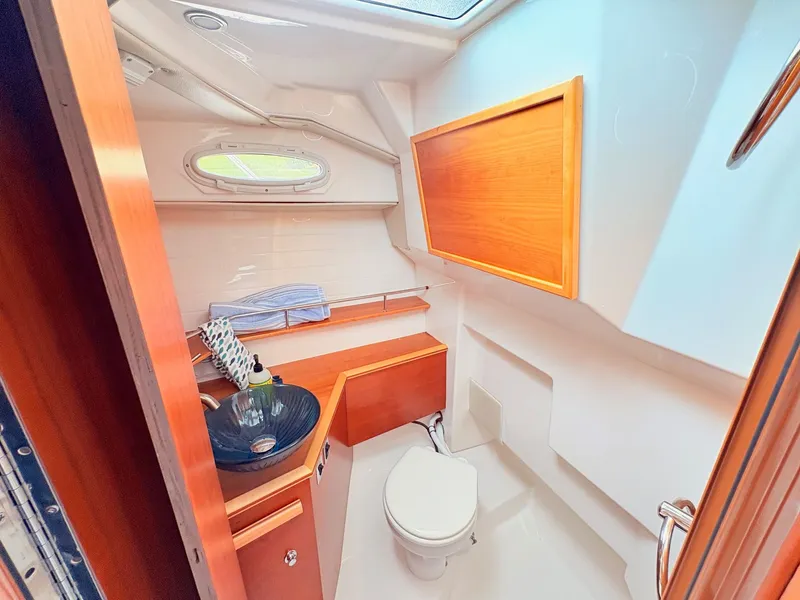 Slide: The Image of Cutwater 288 Coupe 2022 - 20