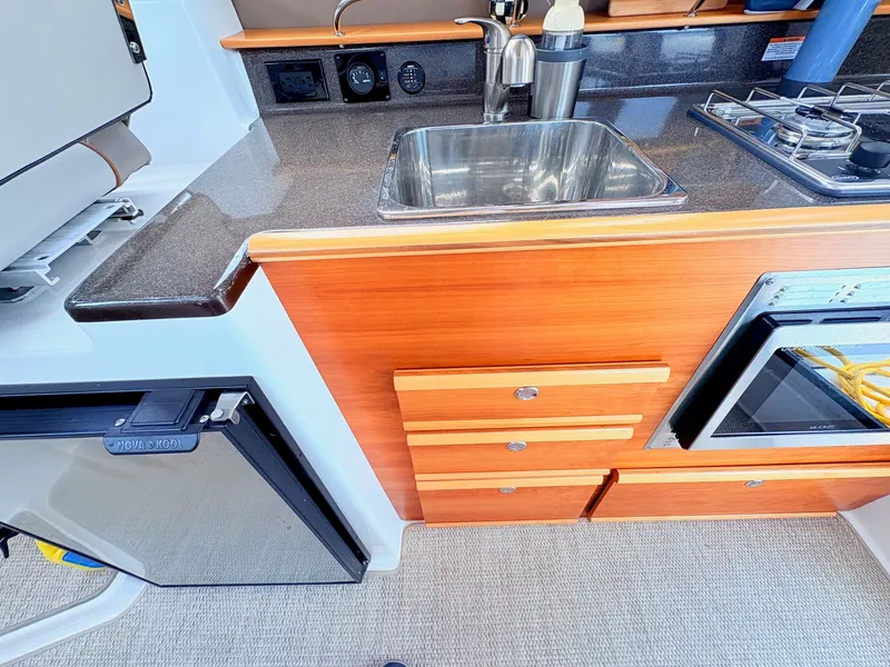 Slide: The Image of Cutwater 288 Coupe 2022 - 32
