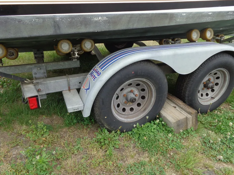 Slide: The Image of 1999 Sea Ray Express Cruiser on trailer with wooden block. - 42