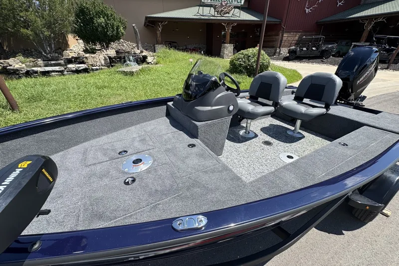 Slide: The Image of 2026 Tracker Super Guide V-16 SC fishing boat with dual seats and modern console. - 54