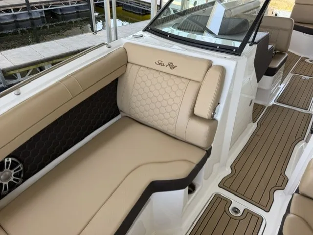 Slide: The Image of Sea Ray 270 SDX 2024 - 13