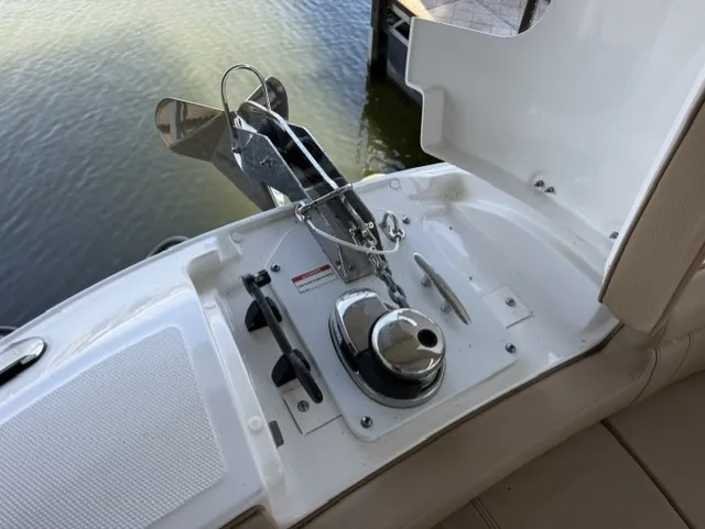 Slide: The Image of Sea Ray 270 SDX 2024 - 14