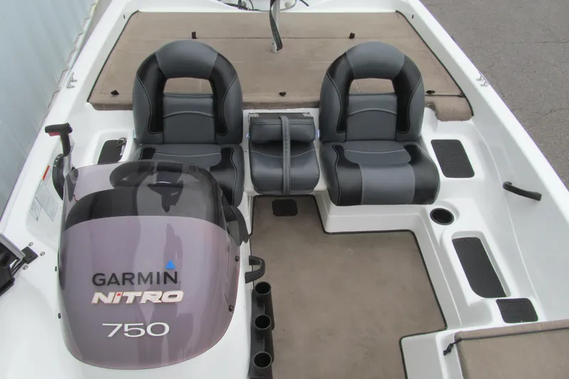 Slide: The Image of 2007 Nitro NX 750 SC boat interior with Garmin equipment and dual seating. - 10