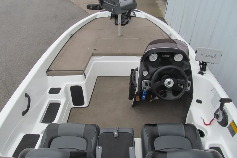 Slide: The Image of 2007 Nitro NX 750 SC boat interior with steering console and Garmin navigation system. - 6
