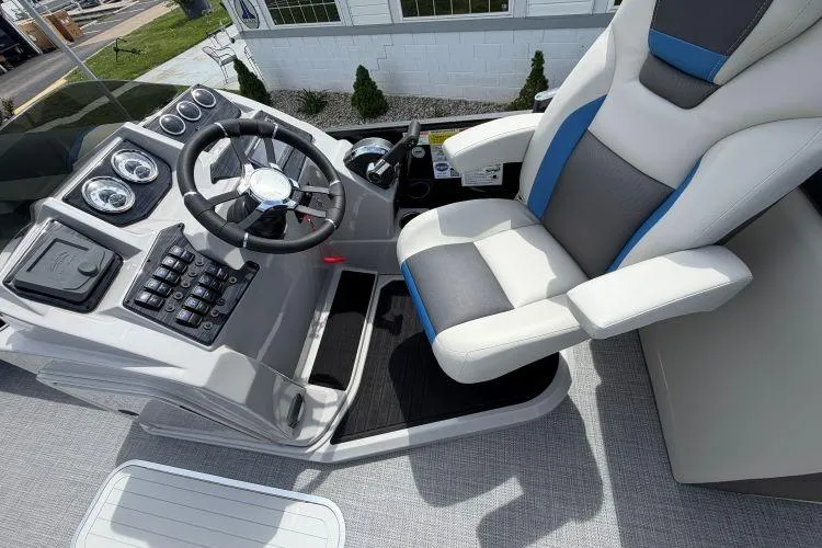 Slide: The Image of Captain's seat and helm of 2026 SunChaser Geneva Sport 23 LR DH boat. - 6