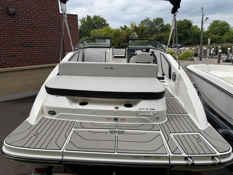 Slide: The Image of Sea Ray 21 SPX 2025 - 6