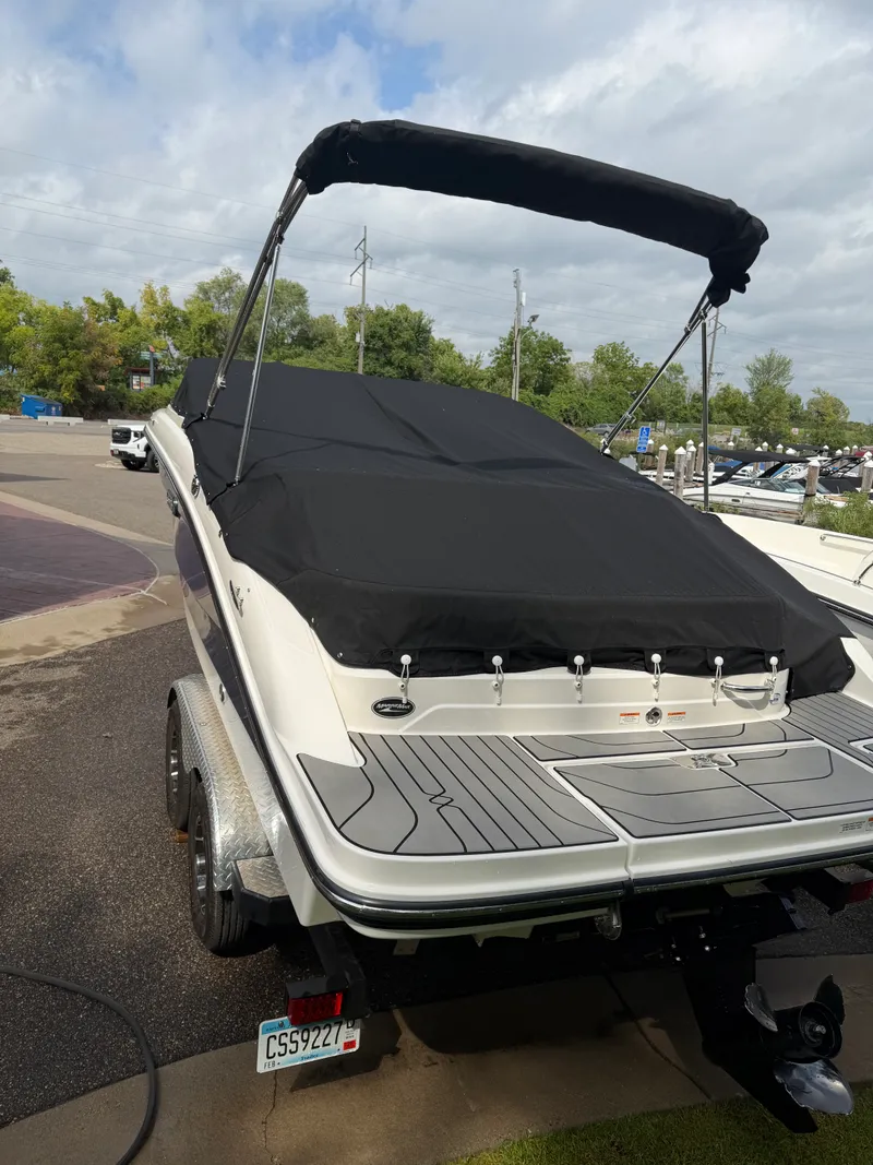 Slide: The Image of Sea Ray 21 SPX 2025 - 5