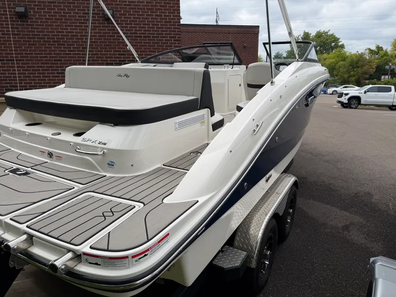 Slide: The Image of Sea Ray 21 SPX 2025 - 7