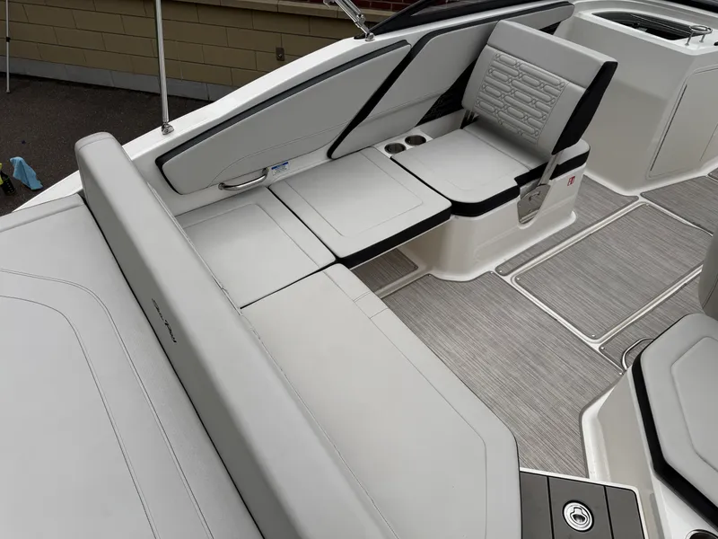Slide: The Image of Sea Ray 21 SPX 2025 - 10