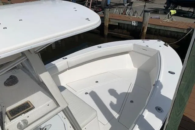 Slide: The Image of 2006 Regulator 24 Classic boat, white deck, docked at marina. - 15