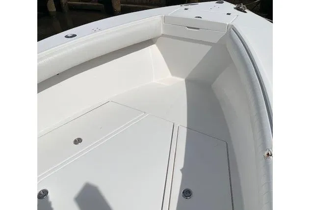 Slide: The Image of 2006 Regulator 24 Classic boat interior, featuring spacious white deck and seating area. - 30