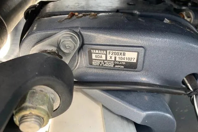 Slide: The Image of Yamaha F200XB engine on a 2006 Regulator 24 Classic boat, close-up view. - 50