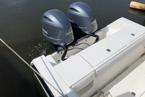 Slide: The Image of 2006 Regulator 24 Classic boat with twin Yamaha outboard engines on water. - 6
