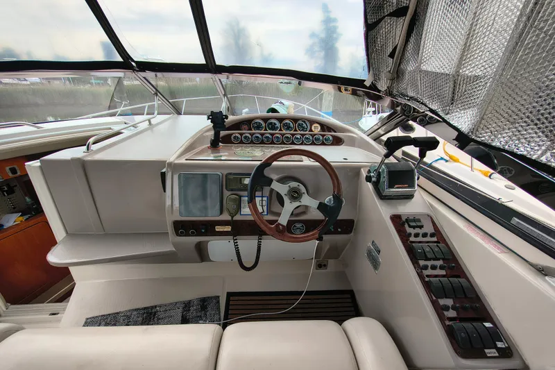 Slide: The Image of Interior view of the helm of a 2001 Regal Commodore 3260. - 13