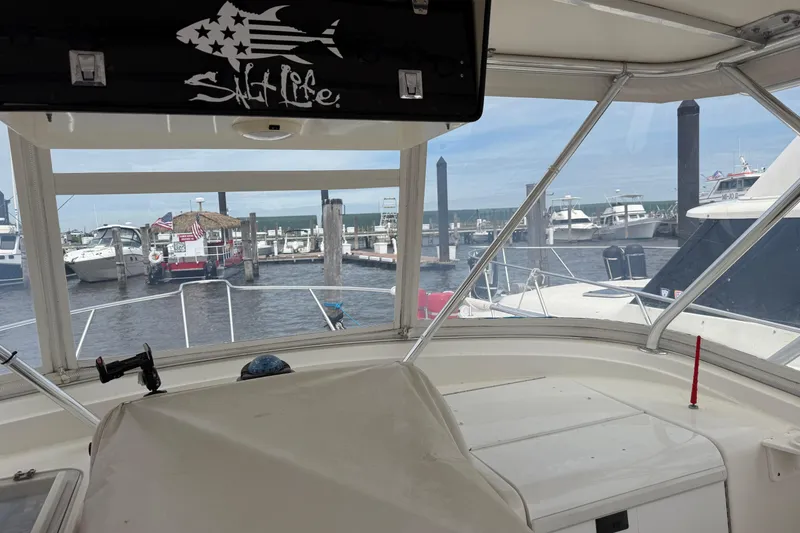 Slide: The Image of Cockpit view from a 2001 Pursuit 3000 Offshore boat docked at a marina. - 22