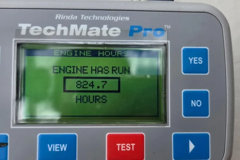 Slide: The Image of TechMate Pro device displaying 824.7 engine hours for 2010 Cobalt 232 WSS. - 100
