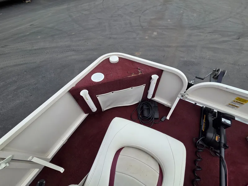 Slide: The Image of Interior of a 2005 Starcraft STR20 boat with red carpet. - 10