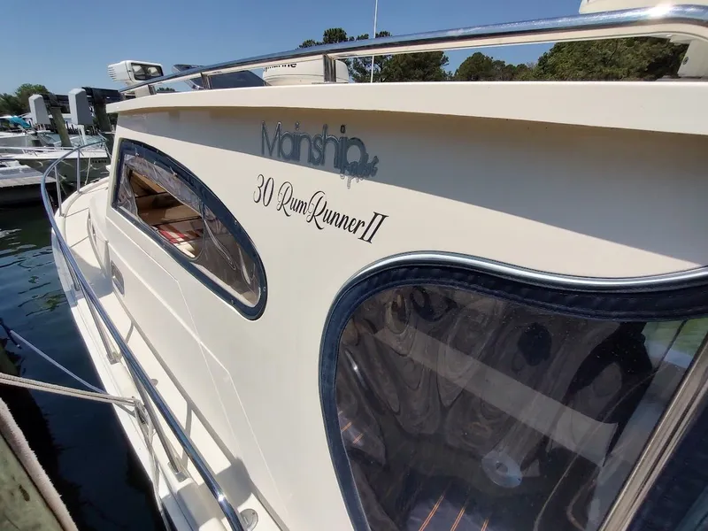 Slide: The Image of Mainship Pilot 30-II Sedan 2005 - 11
