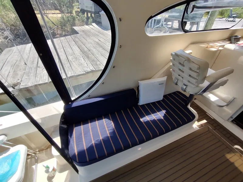 Slide: The Image of Mainship Pilot 30-II Sedan 2005 - 31