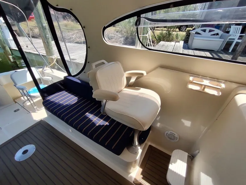 Slide: The Image of Mainship Pilot 30-II Sedan 2005 - 32